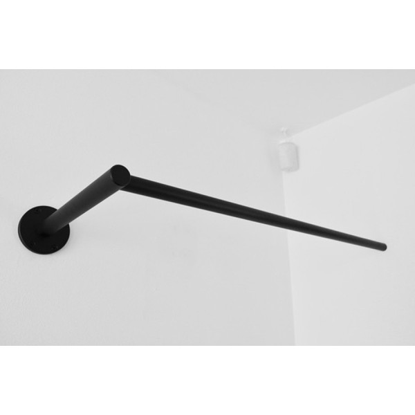 Zwarte kapstok voor hangers in hoek - Art.nr. ZW02-8000